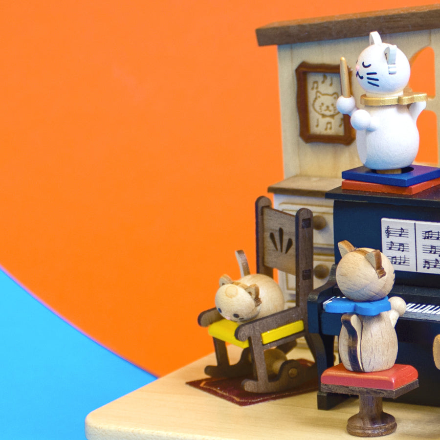 Wooderful Life Cat Play Piano - Swaying Music Box