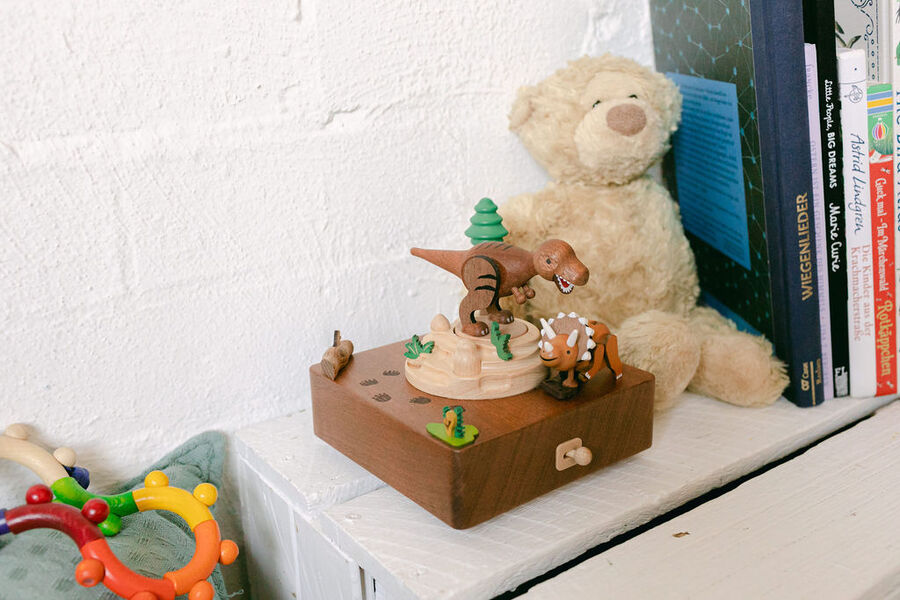 Wooderful Life T-Rex - Swaying & Round Music Box
