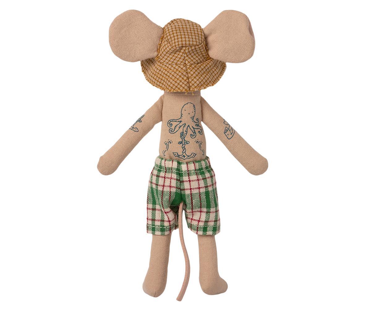 MAILEG BEACH MOUSE DAD IN CABIN