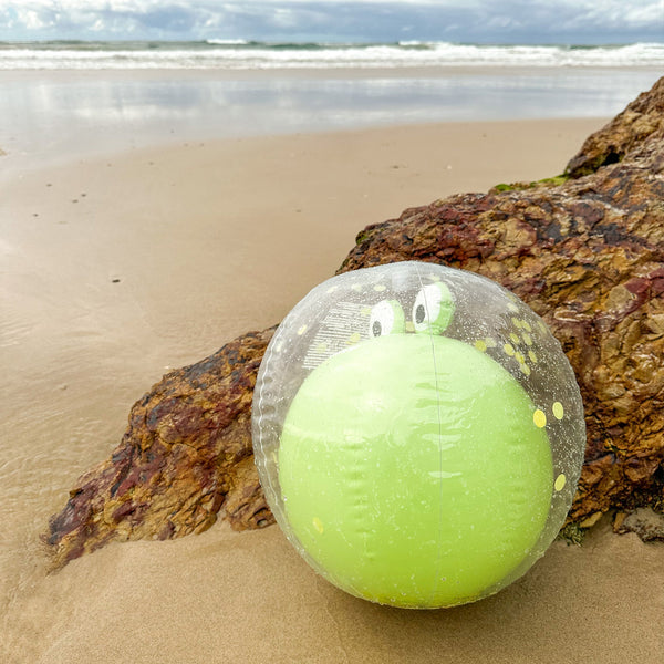 SUNNYLIFE 3D Inflatable Beach Ball Cookie the Croc Light Khaki