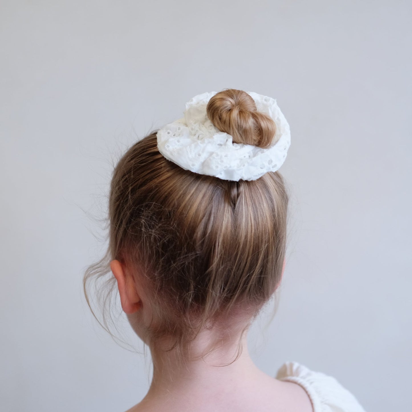 Mimi & Lula Broderie Scrunchie WHITE