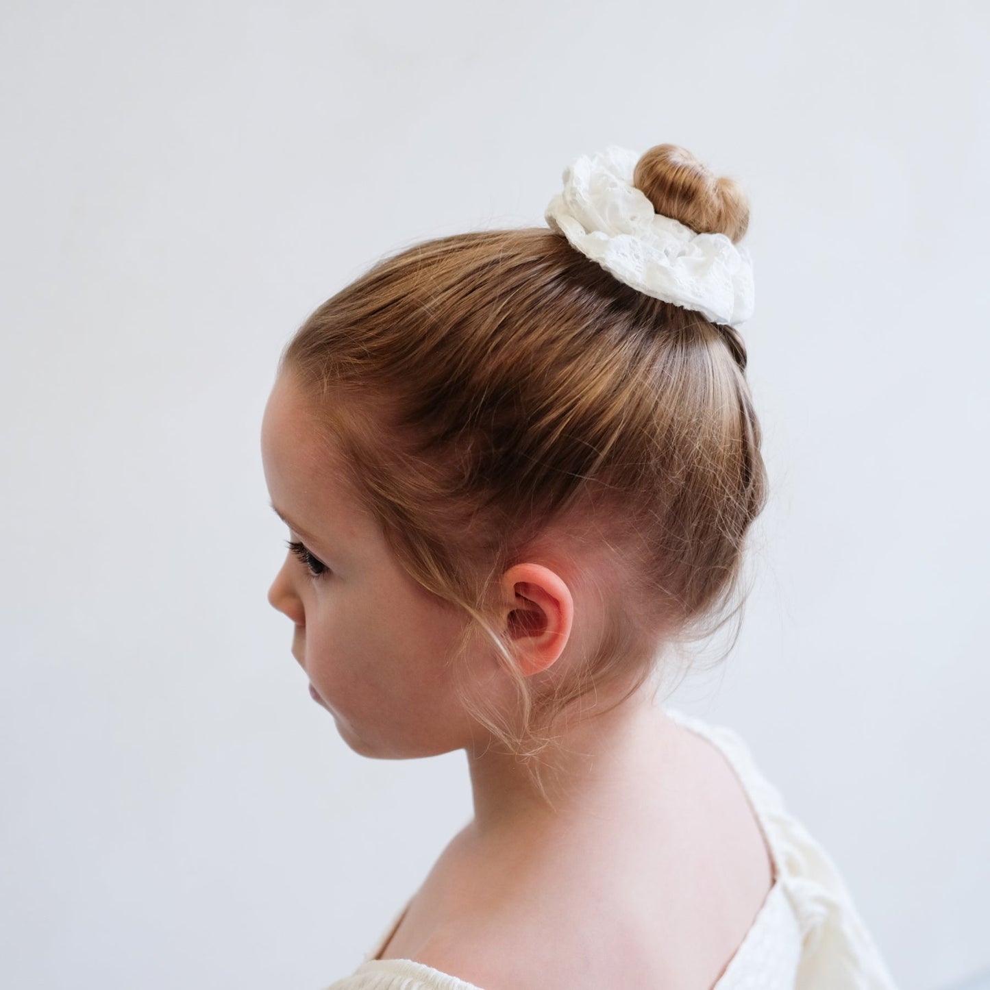 Mimi & Lula Broderie Scrunchie WHITE