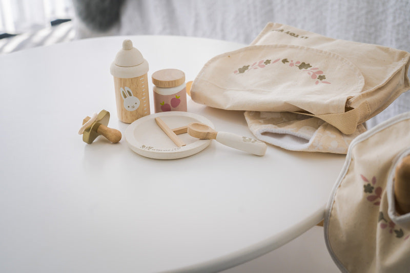 Le Toy Van Doll Nursing Set