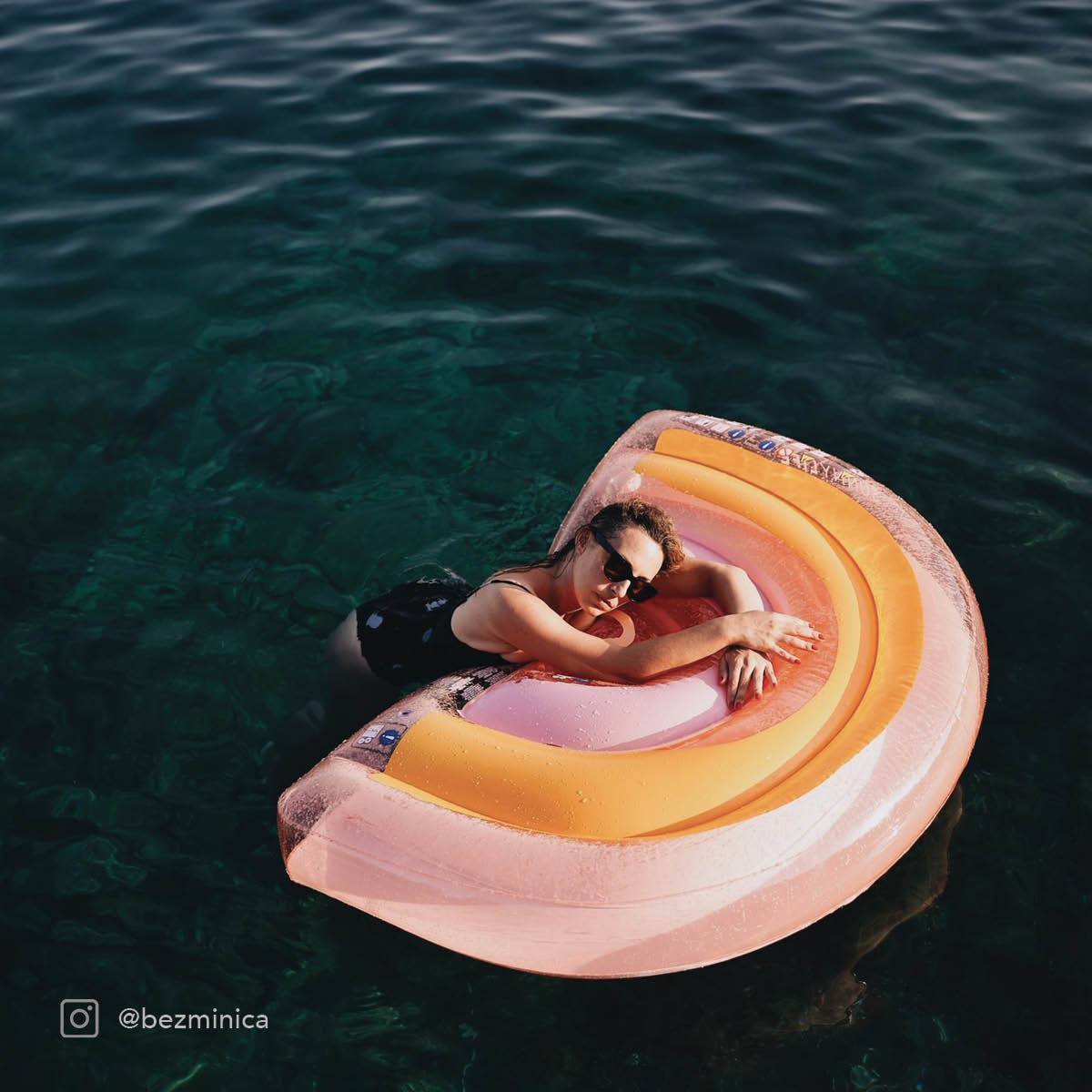 SUNNYLIFE Float Away Lie On Rainbow - Peachy Pink