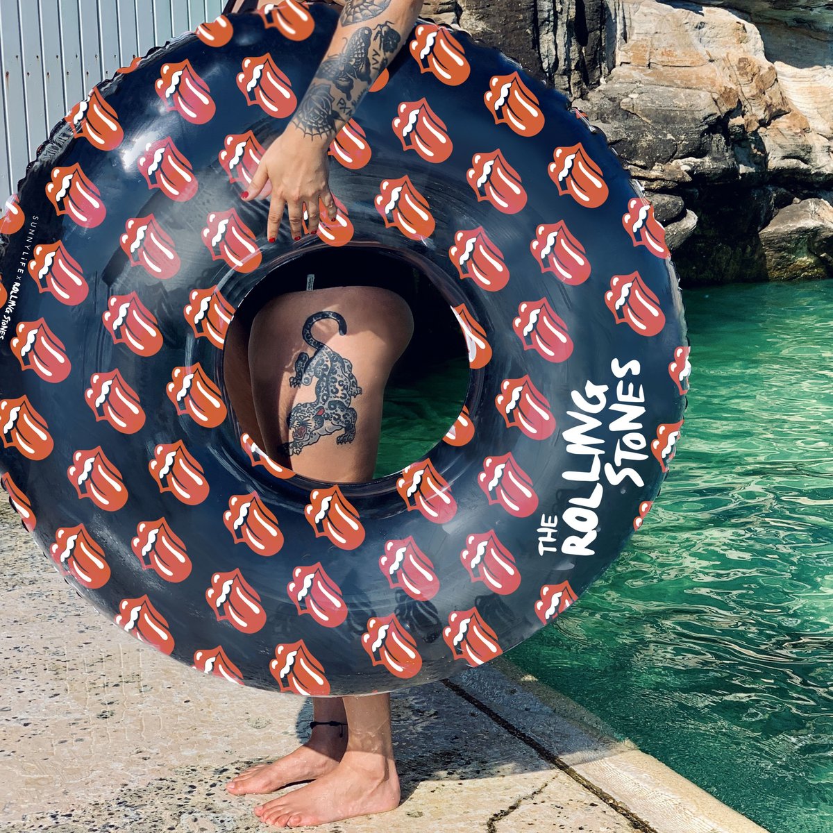 SUNNYLIFE Pool Ring Black Rolling Stones
