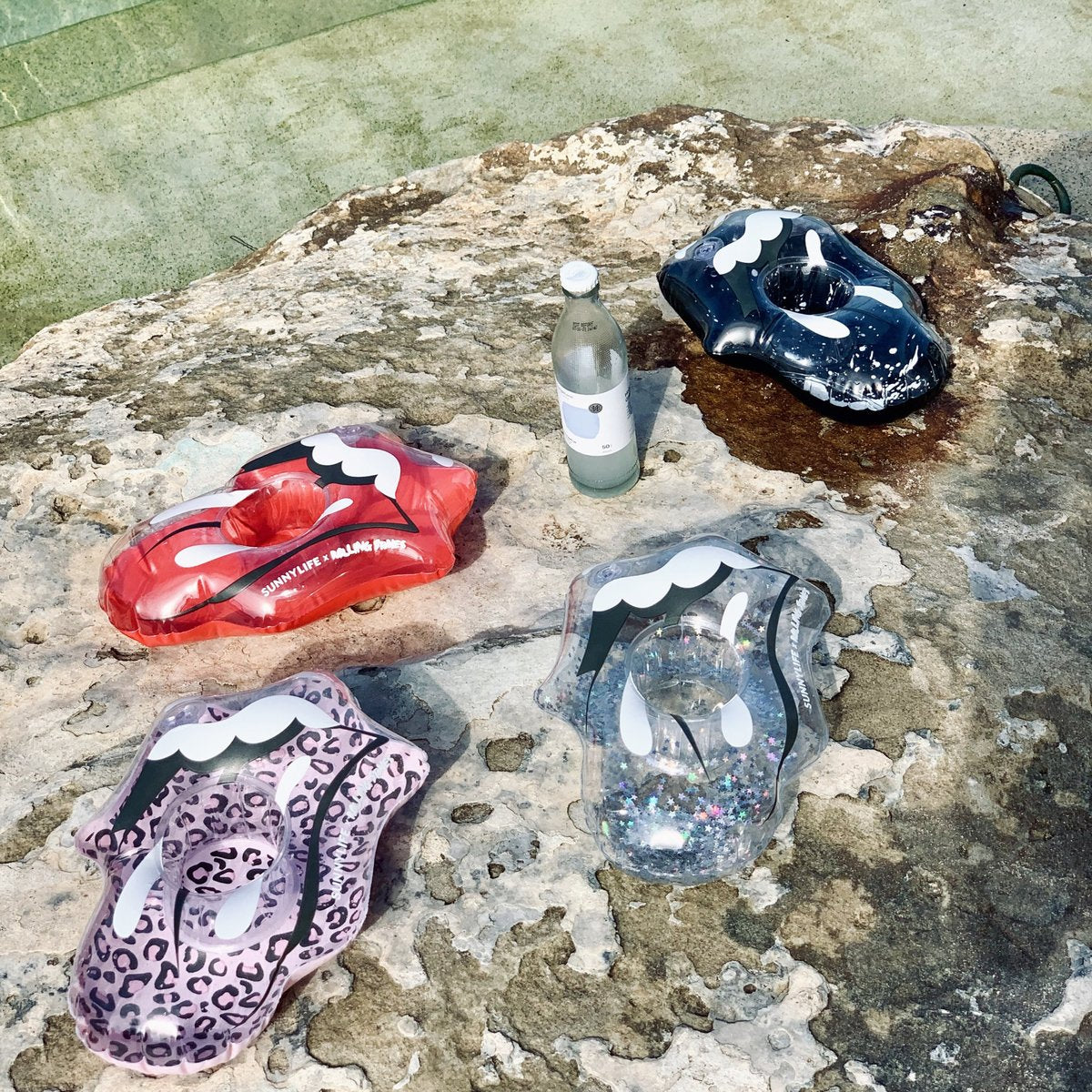 SUNNYLIFE Inflatable Drink Holders Rolling Stones