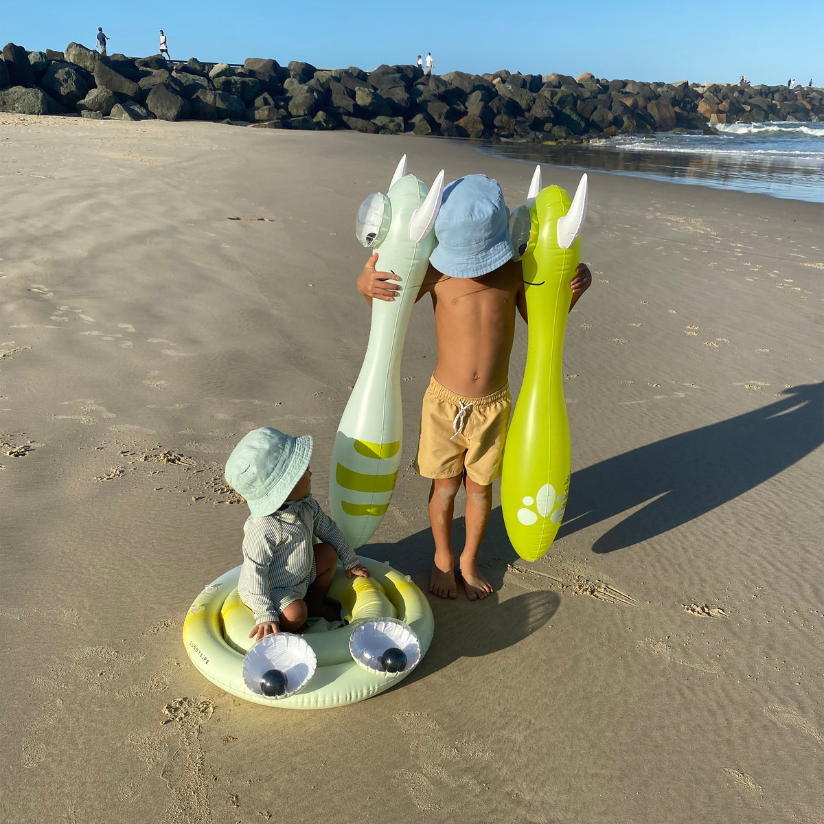 SUNNYLIFE Bubba Float Friend Monty the Monster