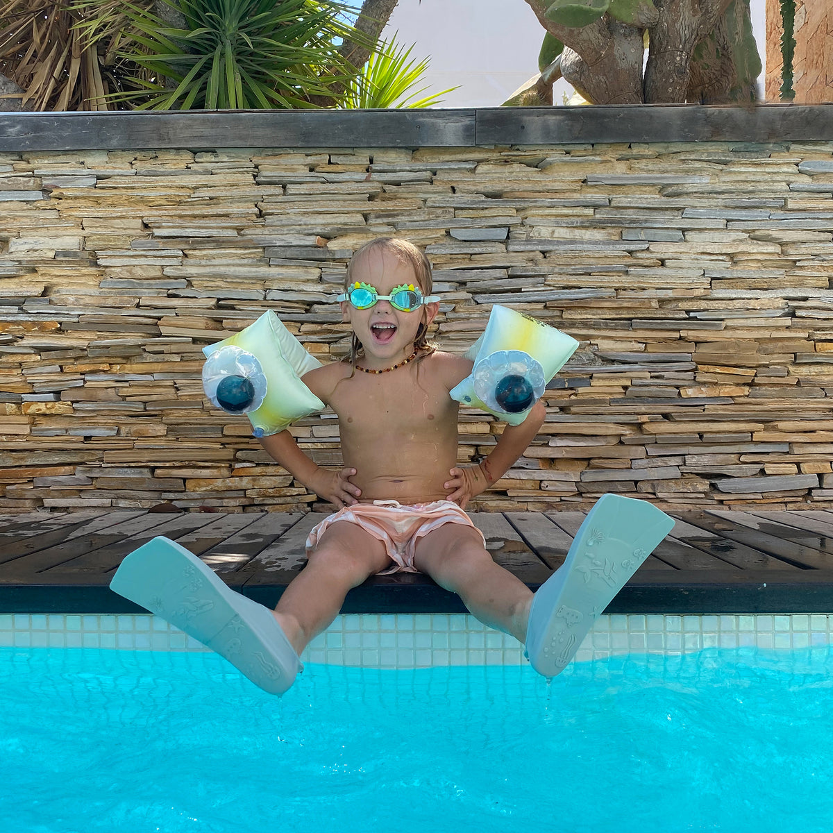 SUNNYLIFE Buddy Float Bands Monty the Monster