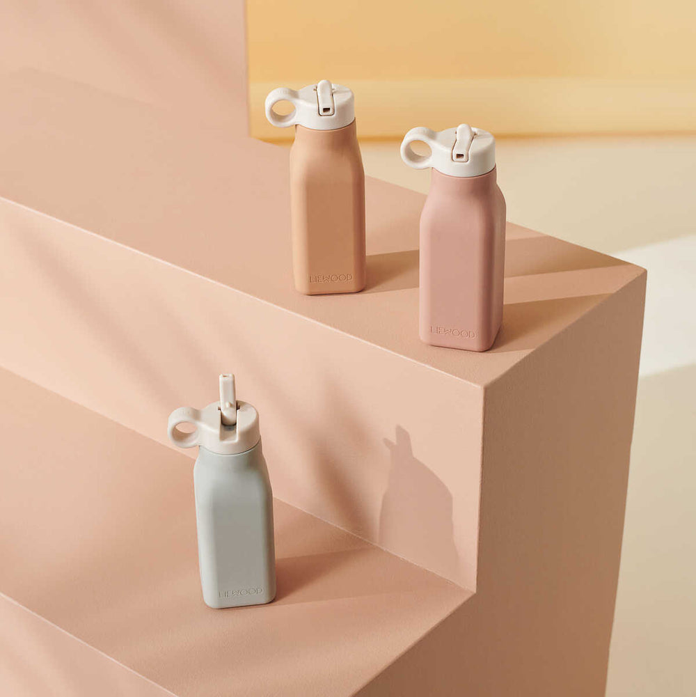 LIEWOOD WARREN WATER BOTTLE CAT DOVE BLUE