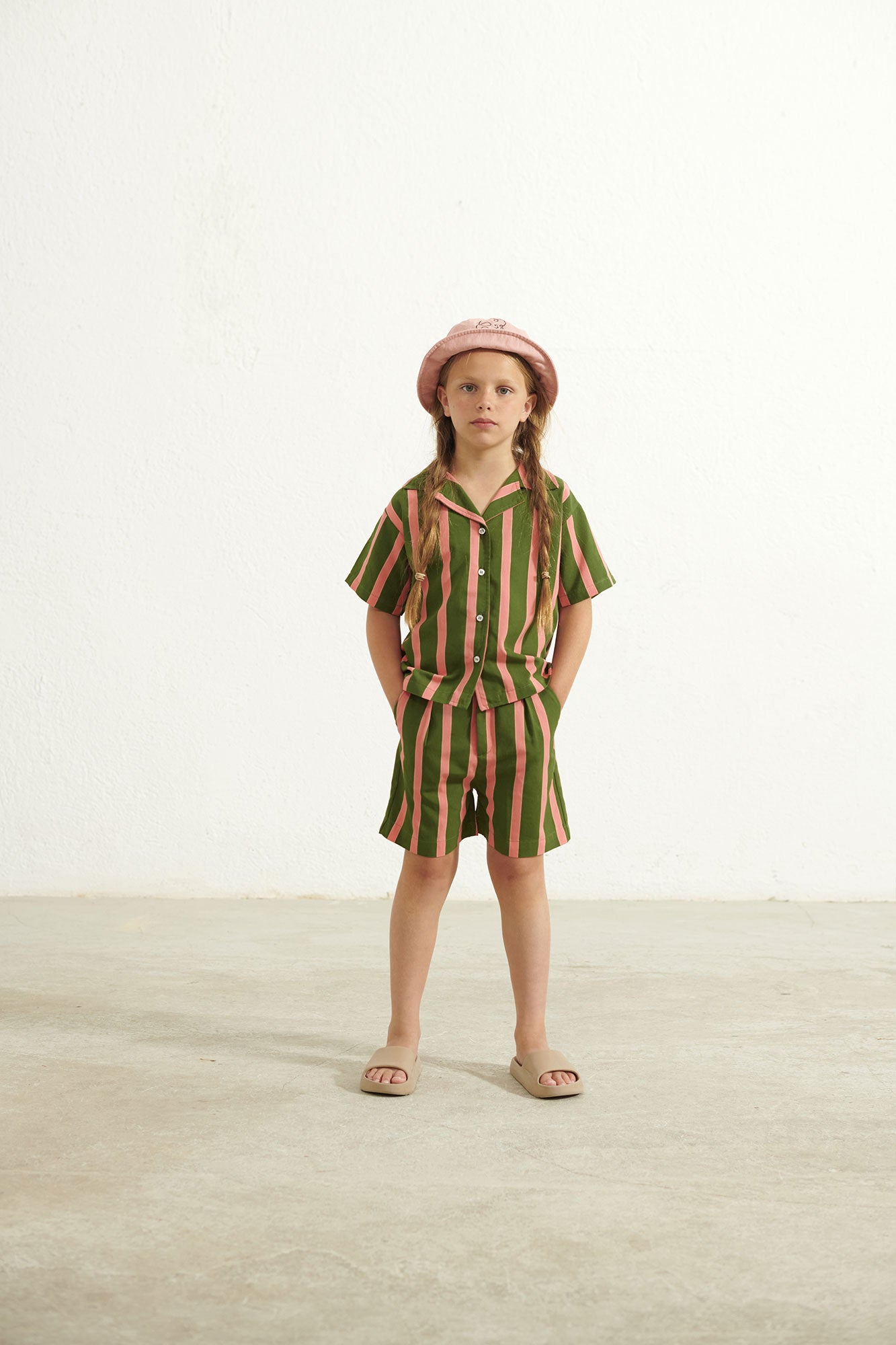 Weekend House Kids Stripped bermudas  green and pink